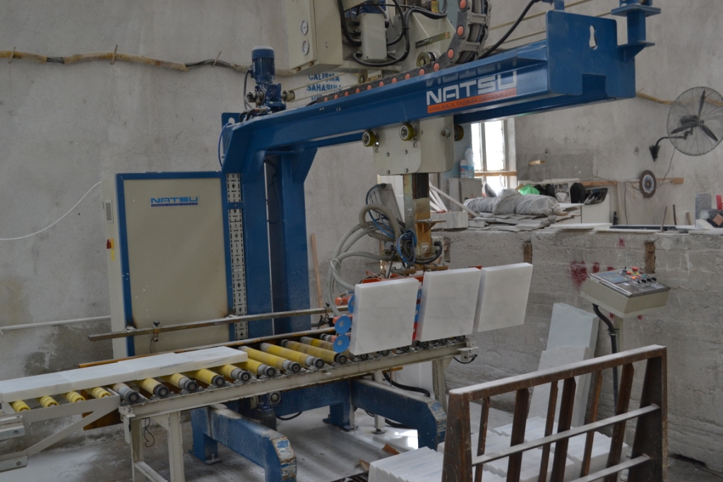 Automatic Vacuum lifting system for marble strip